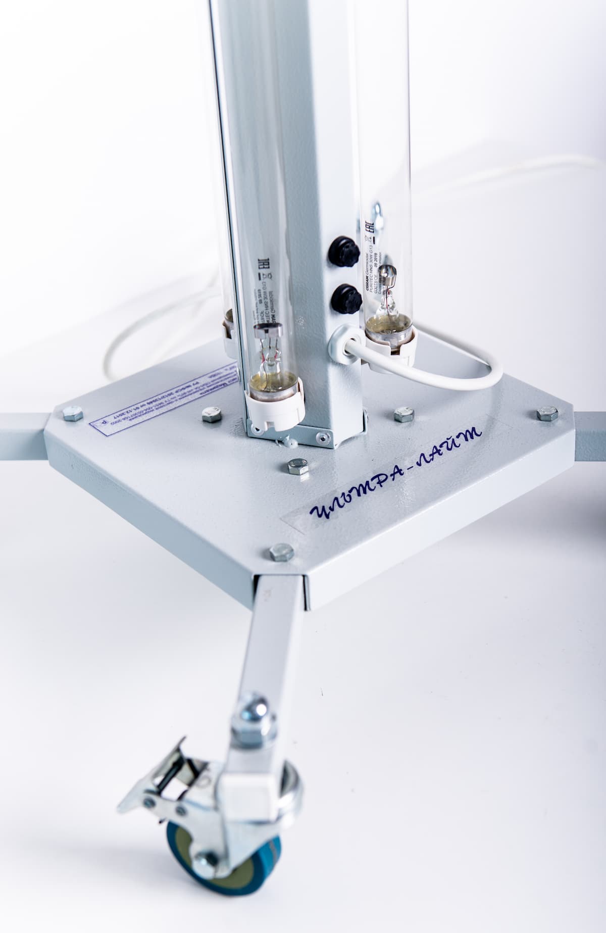 Облучатель УФ-бактерицидный трехламповый напольный передвижной ОБН-04-"Я-ФП" - изображение №3