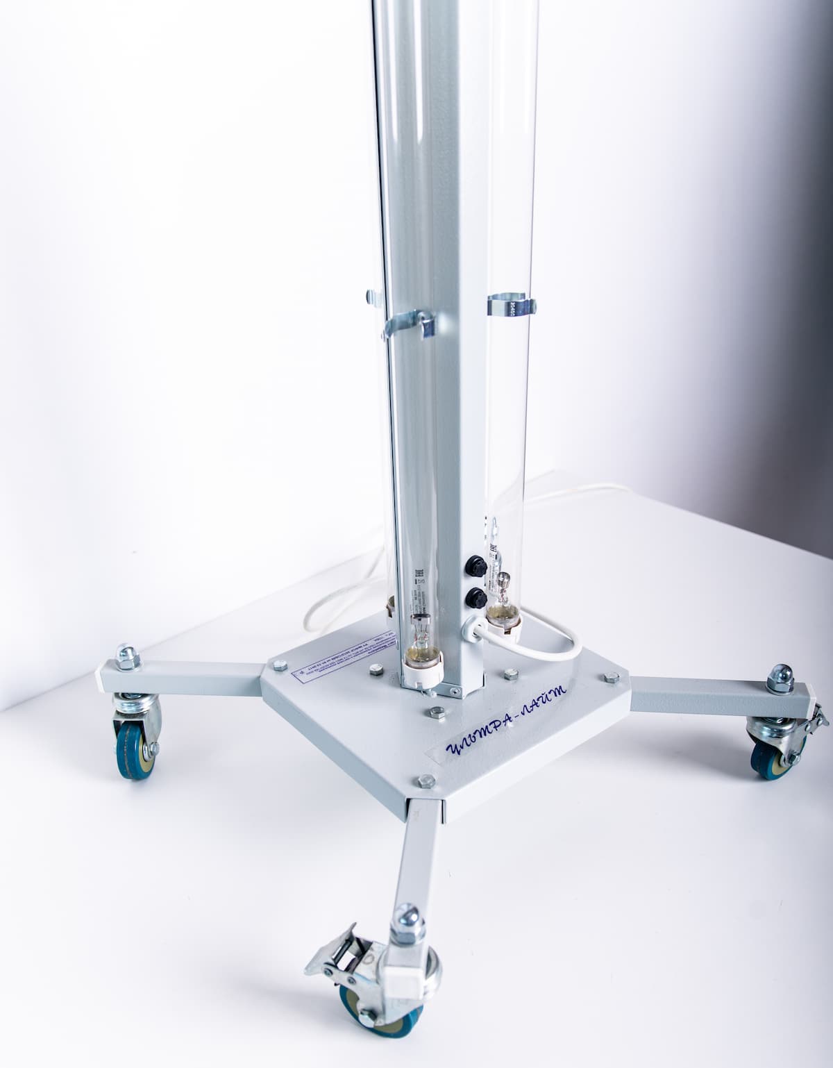 Облучатель УФ-бактерицидный трехламповый напольный передвижной ОБН-04-"Я-ФП" - изображение №4